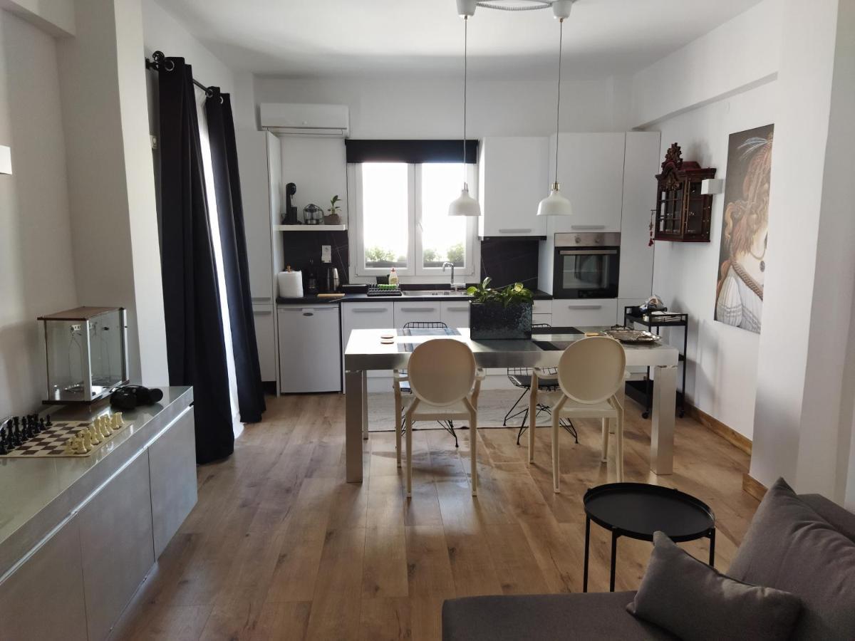 Minimal Apartment By The Beach Corinth ภายนอก รูปภาพ