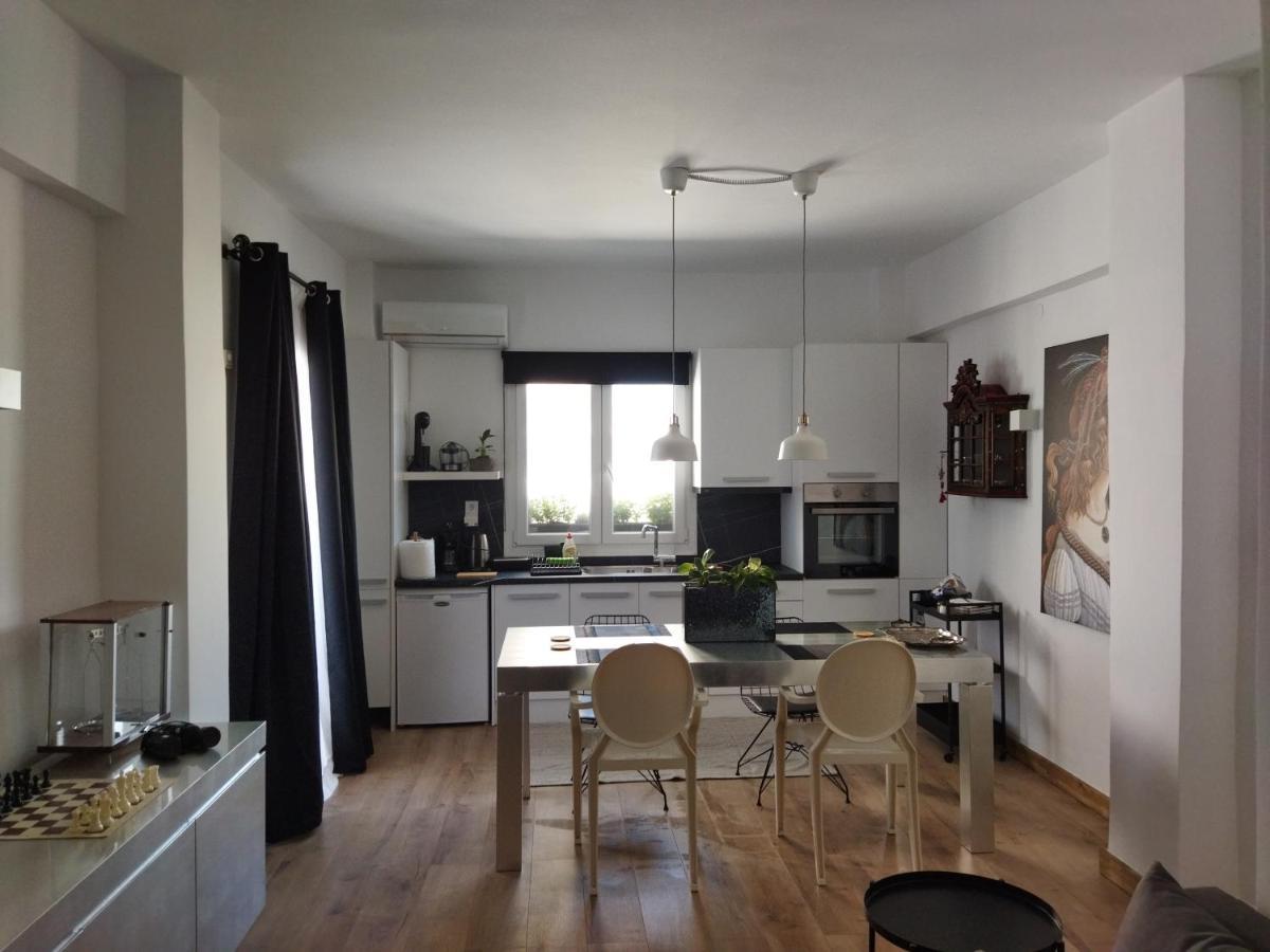 Minimal Apartment By The Beach Corinth ภายนอก รูปภาพ