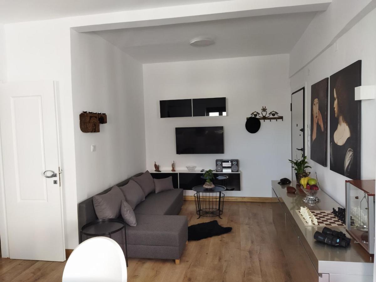 Minimal Apartment By The Beach Corinth ภายนอก รูปภาพ